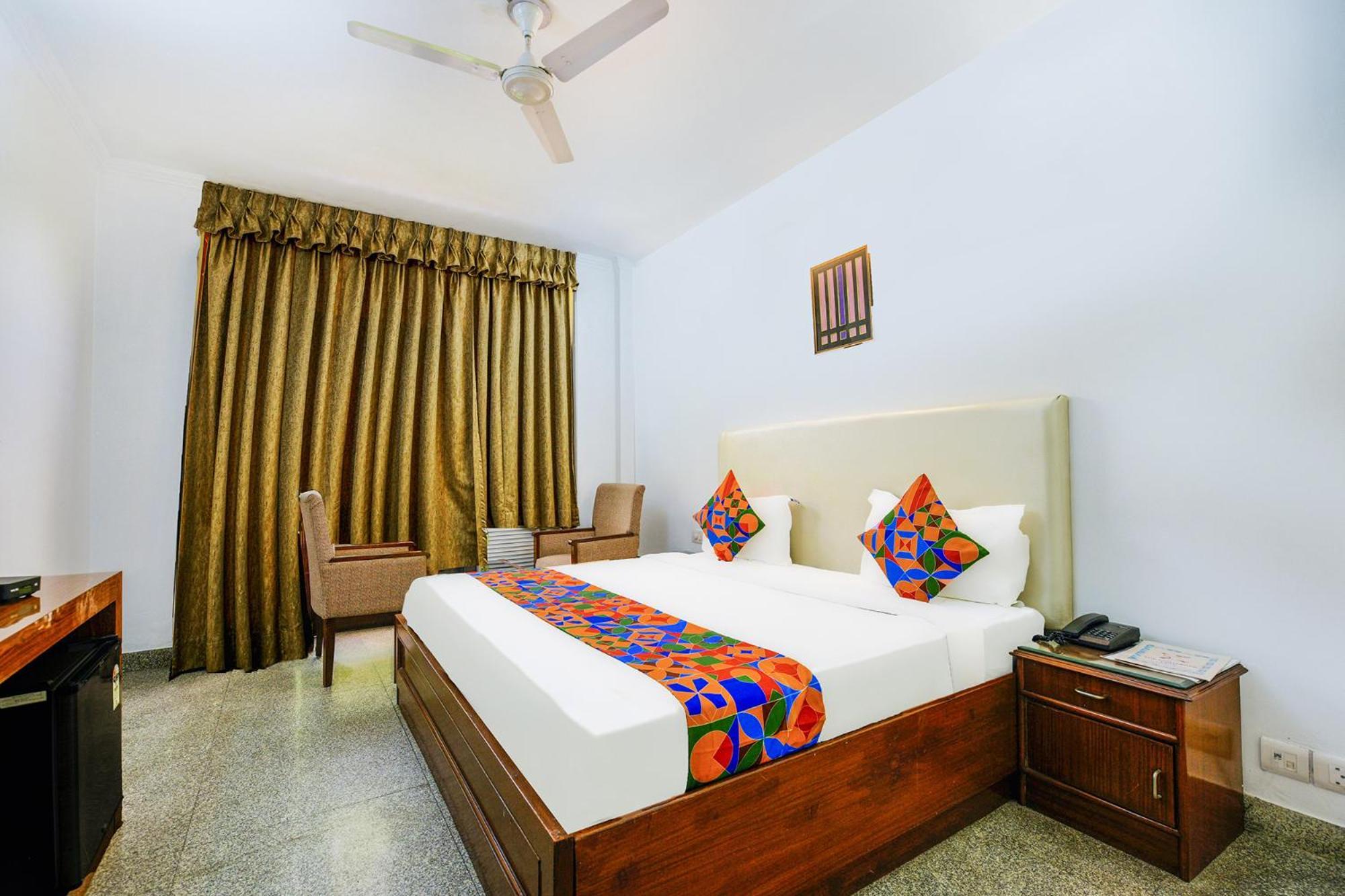 Hotel Exotica Leisure Valley, Гургаон Экстерьер фото