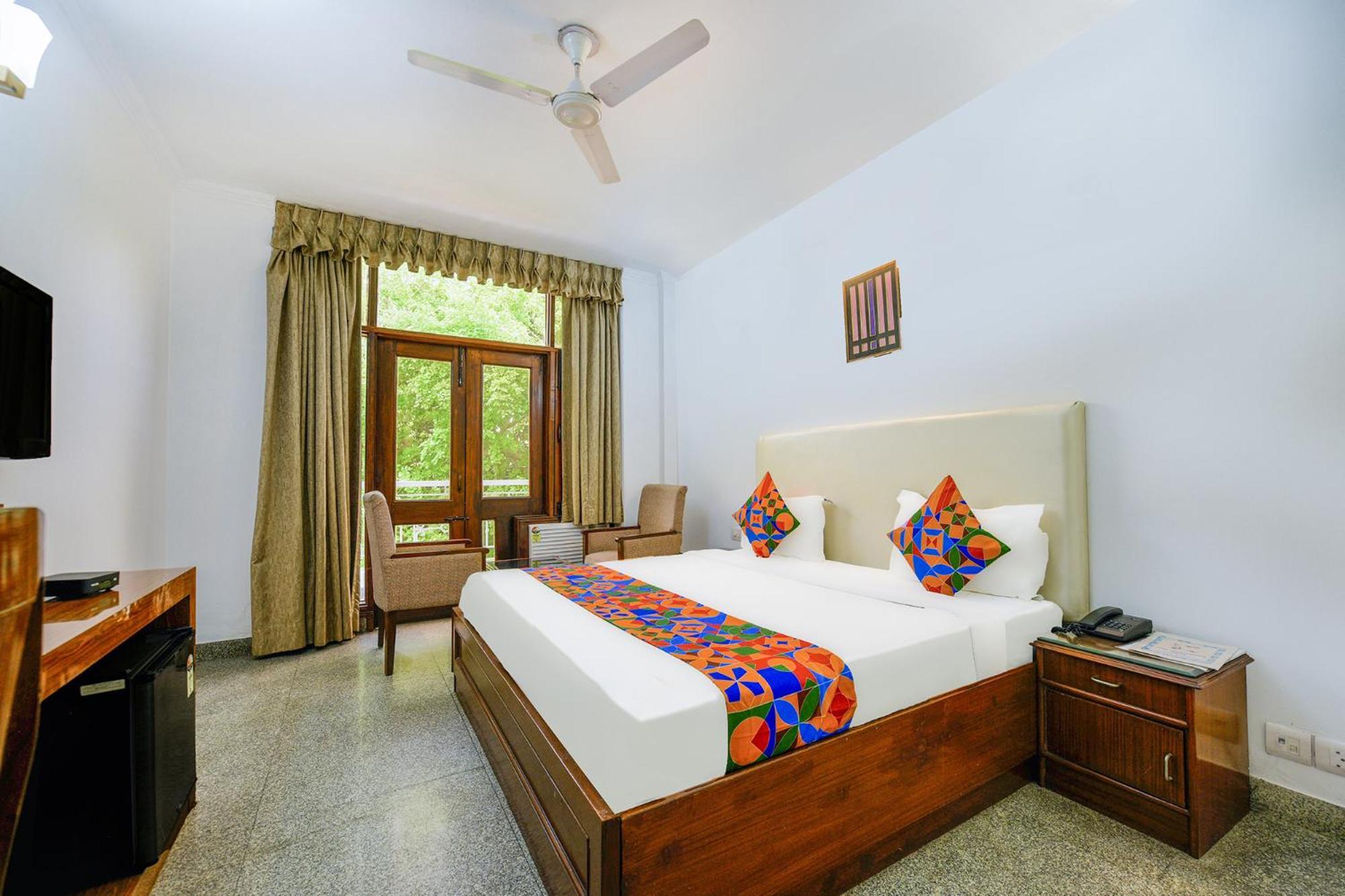 Hotel Exotica Leisure Valley, Гургаон Экстерьер фото