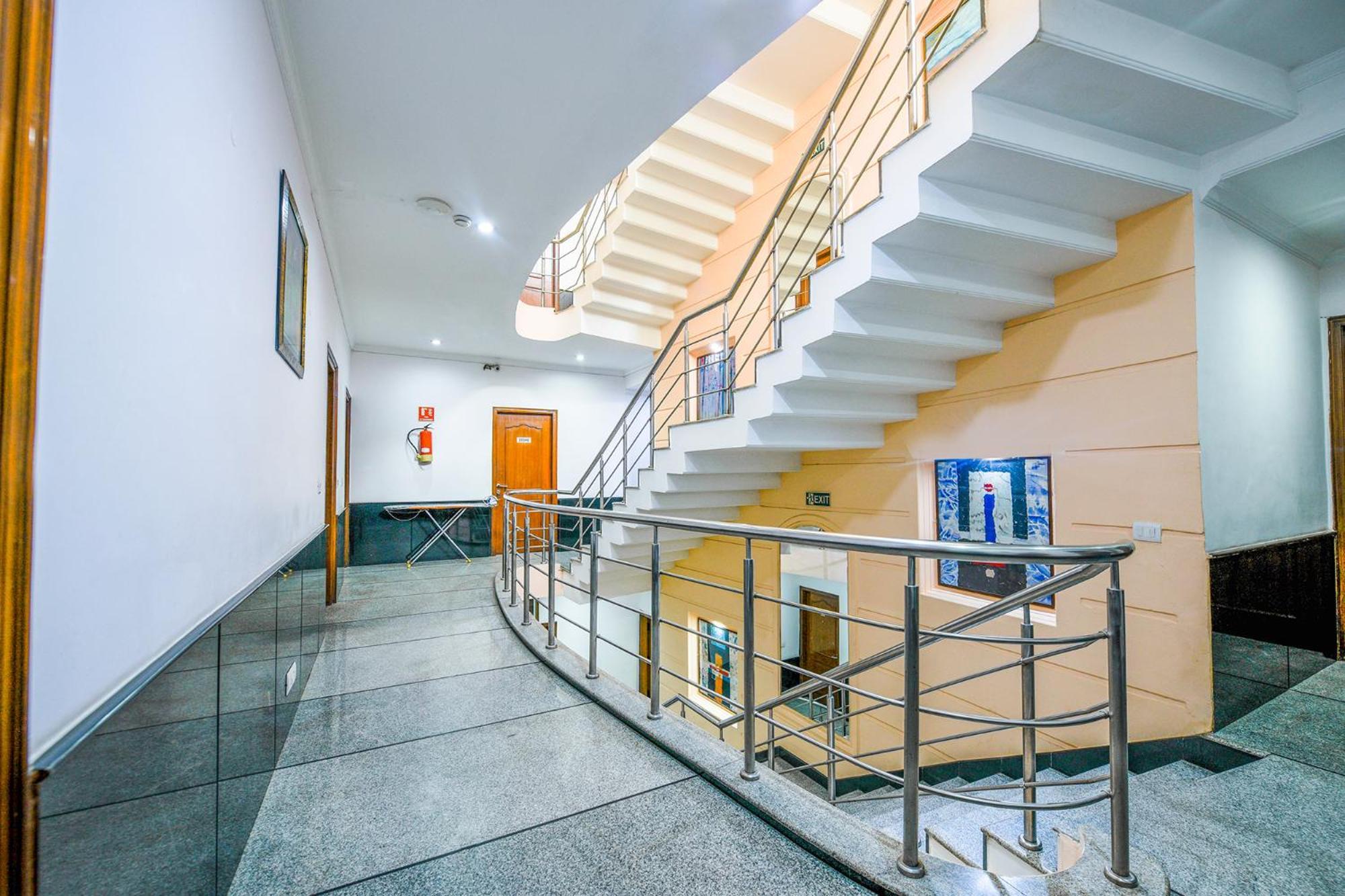 Hotel Exotica Leisure Valley, Гургаон Экстерьер фото