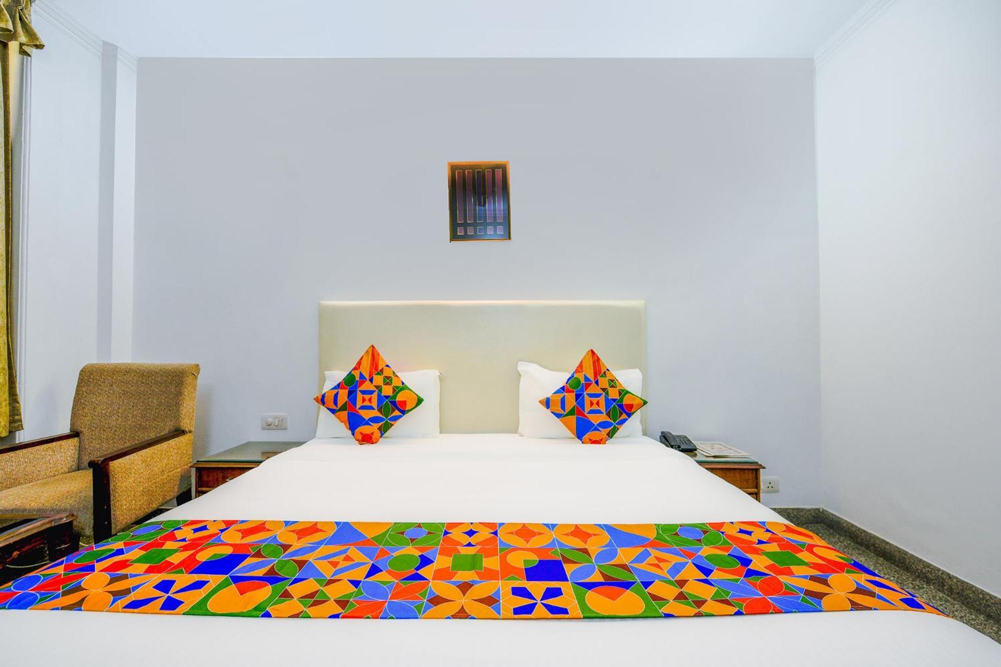 Hotel Exotica Leisure Valley, Гургаон Экстерьер фото