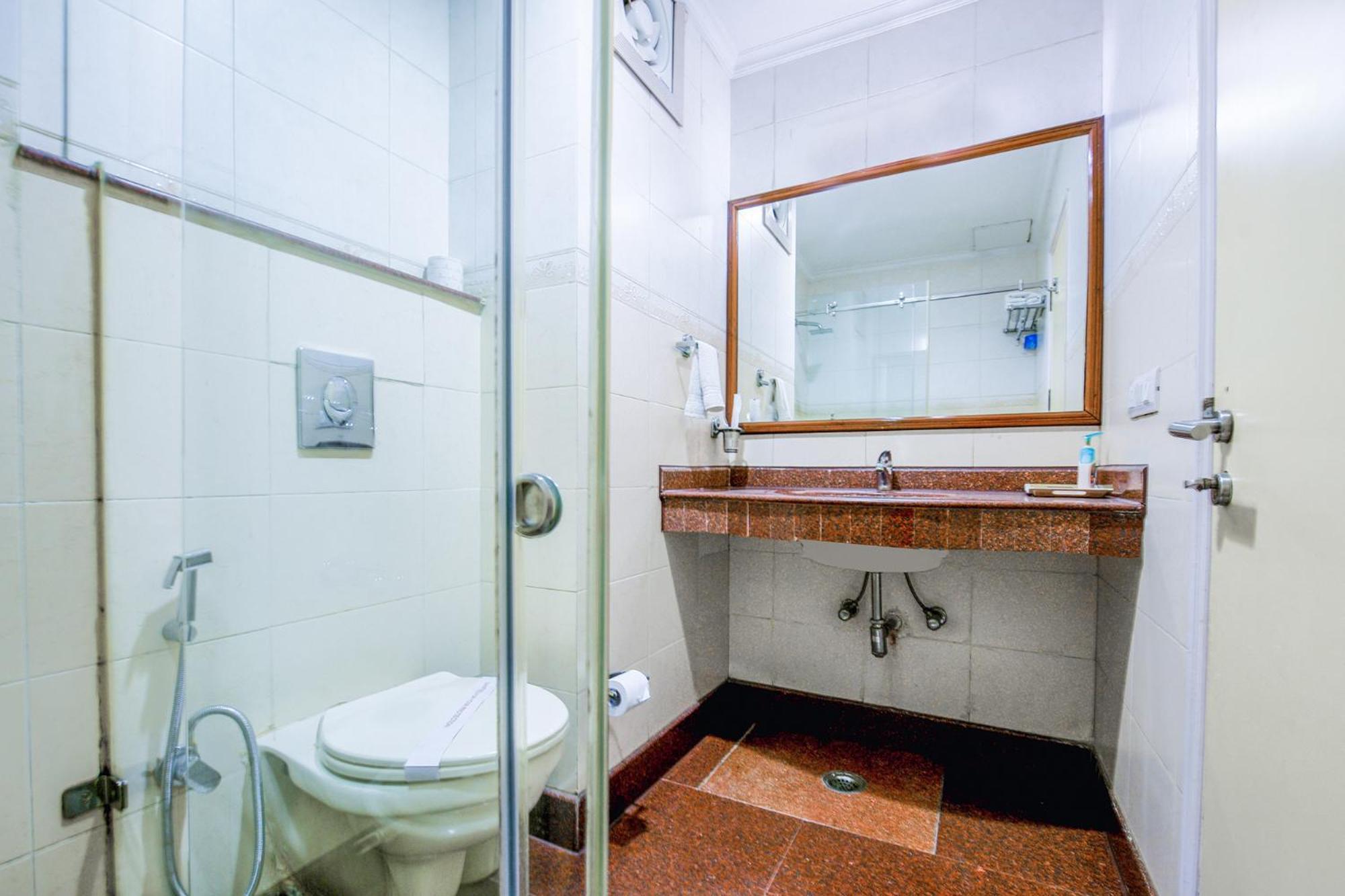 Hotel Exotica Leisure Valley, Гургаон Экстерьер фото