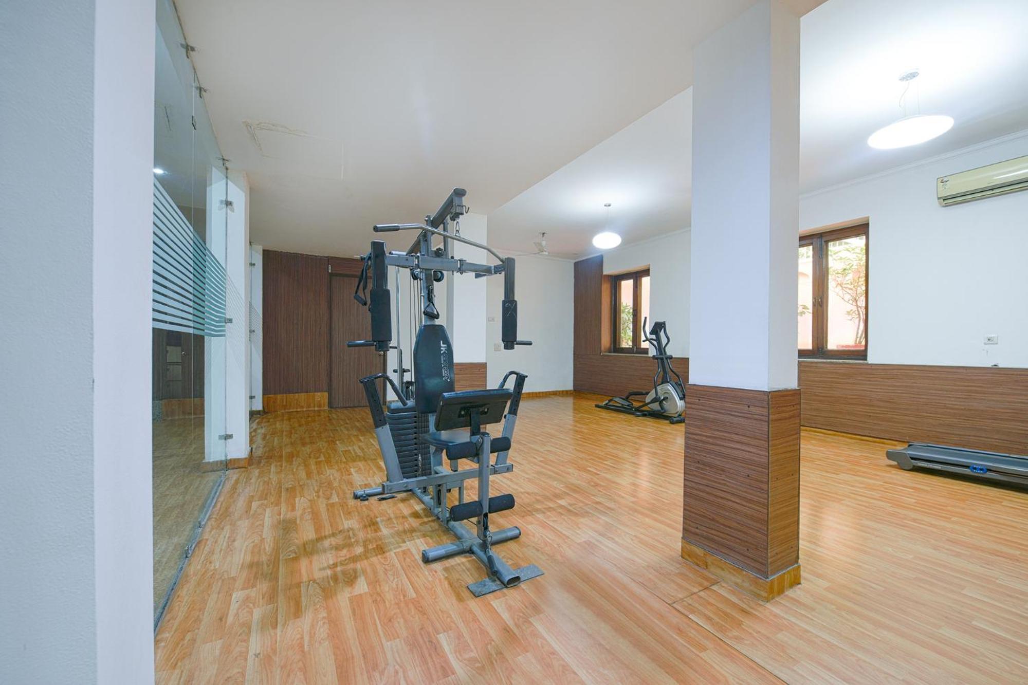 Hotel Exotica Leisure Valley, Гургаон Экстерьер фото