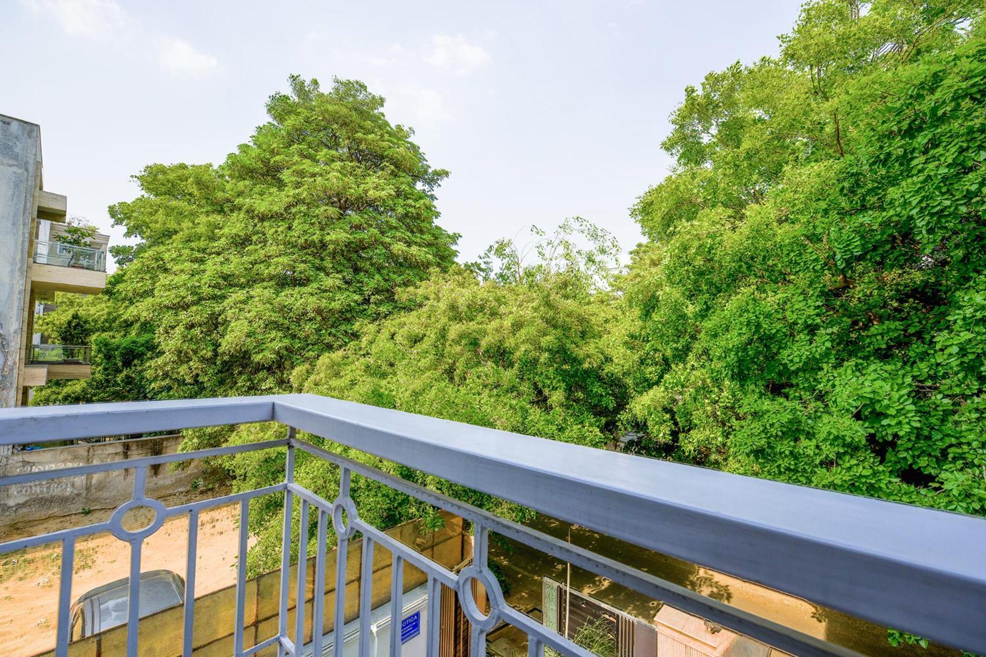 Hotel Exotica Leisure Valley, Гургаон Экстерьер фото