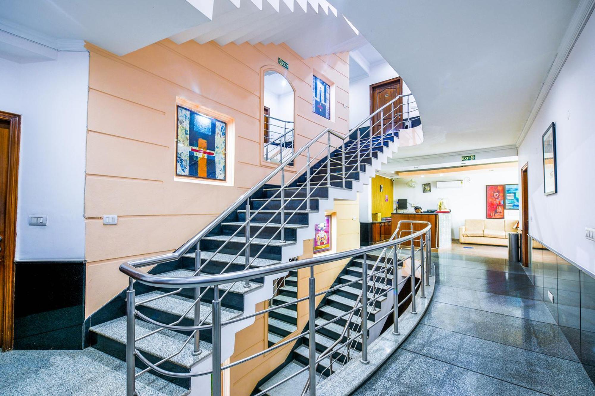 Hotel Exotica Leisure Valley, Гургаон Экстерьер фото
