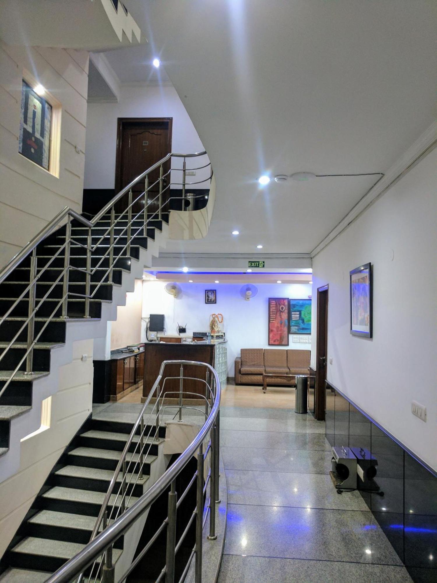 Hotel Exotica Leisure Valley, Гургаон Экстерьер фото